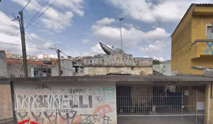 Área total: 532,30 m² - 2 Terrenos 1 com 250 m² e outro com 282,30 m².
