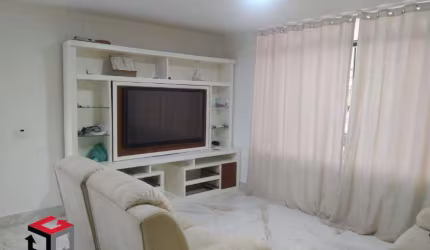 Sobrado com 379 M² de área construída, 274 M² de área de terreno no Bairro Campestre em Santo André,