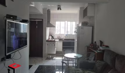 Sobrado com 86m² em condomínio localizado no Bairro Assis Brasil em Mauá.