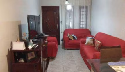 Excelente casa térrea com 3 quartos sendo 1 suíte, 2 banheiros e 3 vagas de garagem cobertas e paralelas.