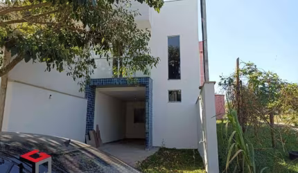 Sobrado de 197m² no Pq. São Vicente em Mauá - SP