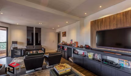Apartamento de 150m² Com Elevadores no Campo Belo em São Paulo - SP