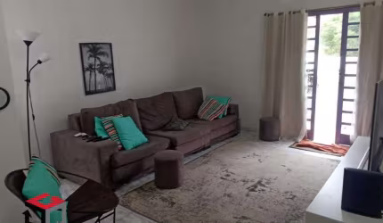 Sobrado com 246 M² localizado no Bairro Eldízia em Santo André - SP.