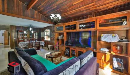 Casa de 282m² no Bairro Eldorado em Diadema - SP