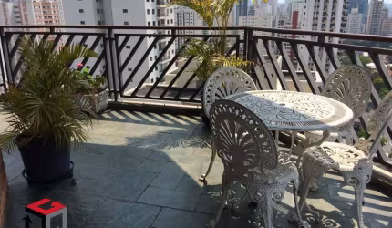 Apartamento 4 Dormitórios em Campo Belo com 216m²