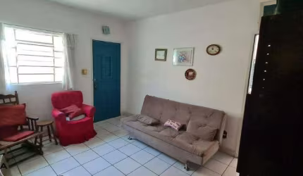 Casa térrea ampla com 225m² localizada no Bairro Rudge Ramos em São Bernardo do Campo/SP.