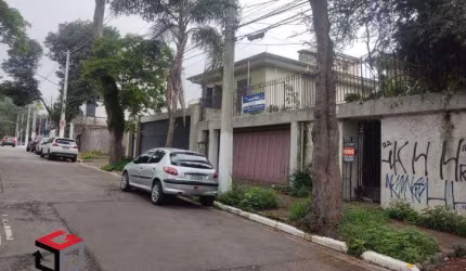 Sobrado Residencial com 4 Dormitórios em Indianópolis com 364m²