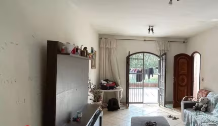 Sobrado à venda 3 quartos 1 suíte 2 vagas Gerassi - Santo André - SP