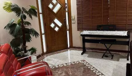 Sobrado amplo com 195m² localizado no Bairro Camilópolis em Santo André/SP.