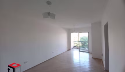 Apartamento Mirandópolis, 96m², 3 dormitórios, 1 suíte armários, sala ampla com sacada, cozinha, lavanderia com dispensa, 2 vagas de garagem e lazer.