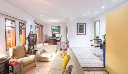 Sobrado Residencial com 3 Suites em Vila Ipojuca com 177m²