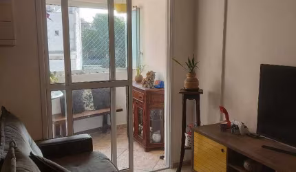 Apartamento com 2 quartos, sendo 1 suite, 1 vaga fixa e descoberta e sacada em Santo André
