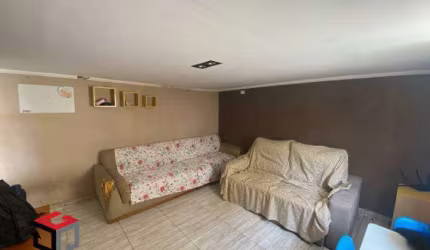 Imóvel de 200m² com 2 casas térreas, cada uma com 1 quarto em São Caetano do Sul.