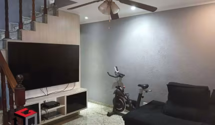 Excelente sobrado amplo com 240m² localizado no Centro de Diadema/SP.