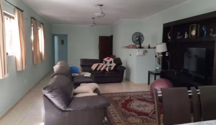 Prédio com 572m² localizado na Vila Linda em Santo André/SP.