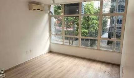 Sala Comercial em Cerqueira César com 31m²