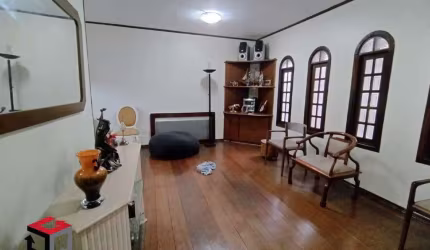 Ótima casa á venda com 3 quartos no Planalto Paulista.