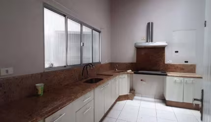 Casa Térrea em Excelente Localização.