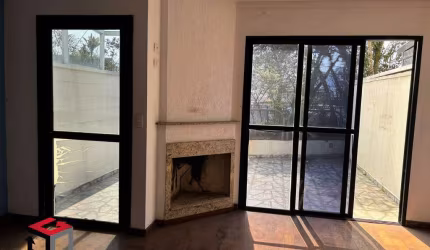 Imóvel em Condomínio Fechado à venda 3 quartos 1 suíte 2 vagas Vila Santo Estefano - São Paulo - SP