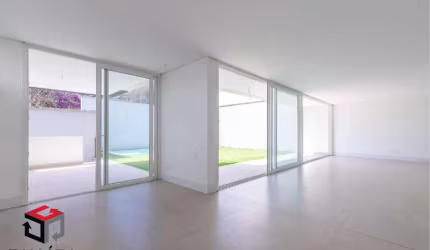 Excelente sobrado novo de alto padrão em condomínio fechado no Brooklin.