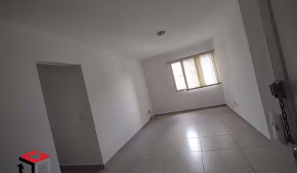 Apartamento Saúde, próximo ao metrô com 2 dormitórios, sala, cozinha, lavanderia, 2 vagas de garagem, lazer: piscina, quadra, academia, salão jogos.