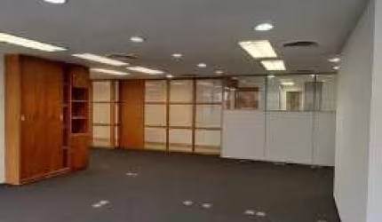 Espaçosa sala comercial á venda no coração de São Paulo na Av Paulista.