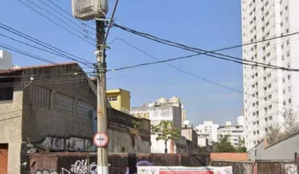 Terreno na Vila Mariana com duas saidas, 700 metros, 10 metros de frente.