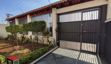 Sobrado amplo com 216 m² localizado no Bairro Planalto Paulista em São Paulo/SP.