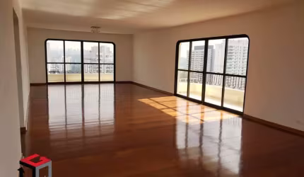 Cobertura Duplex com 647m², localizada no bairro Alto da Boa Vista em São Paulo - SP