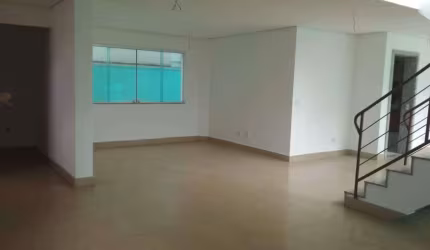 Sobrado com 330m² localizado no Jardim da Saúde em São Paulo - SP.