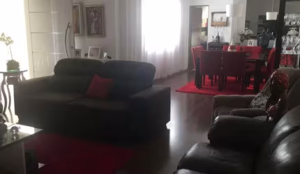Casa de 252m² / Bairro Monumento - SP