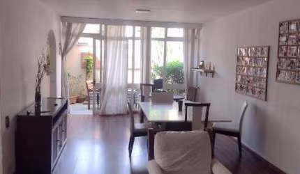 Sobrado Residencial em Campo Belo com 247m²