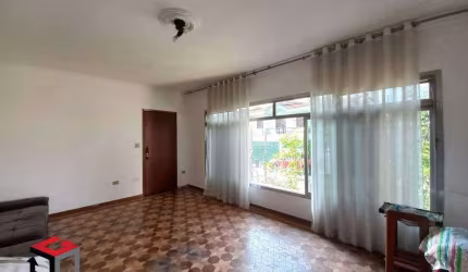 Casa térrea Mooca de 160 m², 3 quartos e 1 suíte, cozinha, sala, lavanderia, quintal, salão de festas, próximo a comércio, mercados e restaurantes.