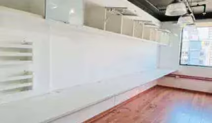 Sala Comercial em Vila Nova Conceição com 42m²