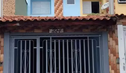 Sobrado à venda 2 quartos 2 suítes 2 vagas Utinga - Santo André - SP