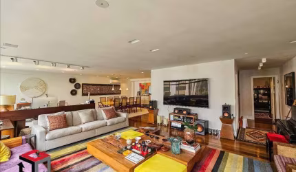 Maravilhoso e espaçoso apartamento reformado á venda com 226m² no Jardim Europa.