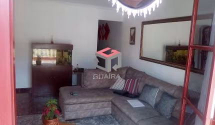 Casa ampla com 256m² localizada no Bairro Canhema em Diadema/SP.