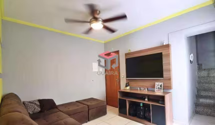 Linda Cobertura com escada interna, quintal amplo e condomínio baixo!