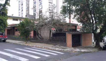 Casa térrea de esquina com terreno de 280 metros