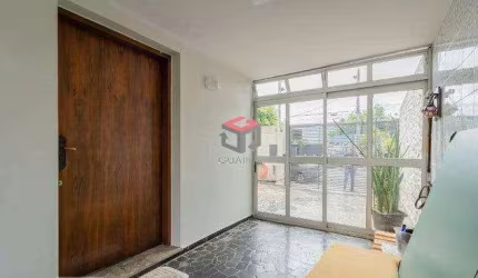 Sobrado com 383m² localizado no Bairro Planalto Paulista em São Paulo.