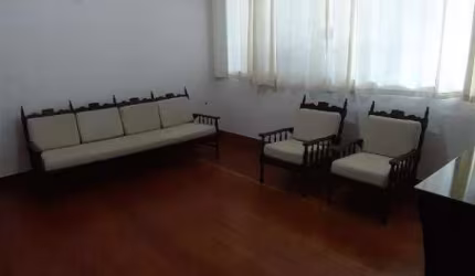 More no Centro de São Bernardo em uma casa com 277 metros de área construída e 317 de terreno.