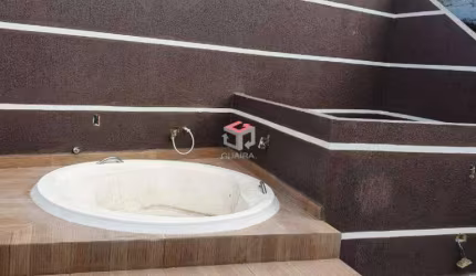 Linda Cobertura com 2 quartos sendo uma suíte, 2 vagas, em Santo André.