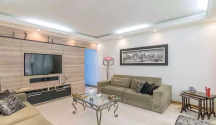 Sobrado com 235 m² localizado no Bairro Homero Thon em Santo André.