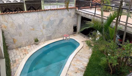 Sobrado com 250m² com piscina localizado no Bairro Independência em São Bernardo do Campo/SP.