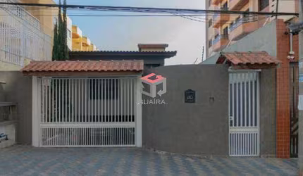 Sobrado com 318 m² localizado na Vila Scarpelli em Santo André - SP.