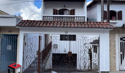 Sobrado com 230m² localizado no Bairro Teles de Menezes em Santo André/SP.