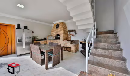 More em uma casa magnífica com piscina e 6 vagas