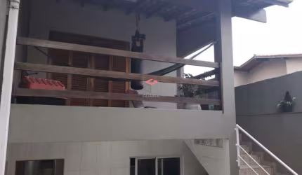 Sobrado com 250 m² localizado no bairro Vila Pires, Santo André