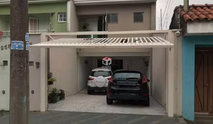 Sobrado com 233m² localizado na Vila Eldizia em Santo André- SP.
