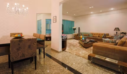 Sobrado com 500 m² localizado no bairro Campestre - Santo André .